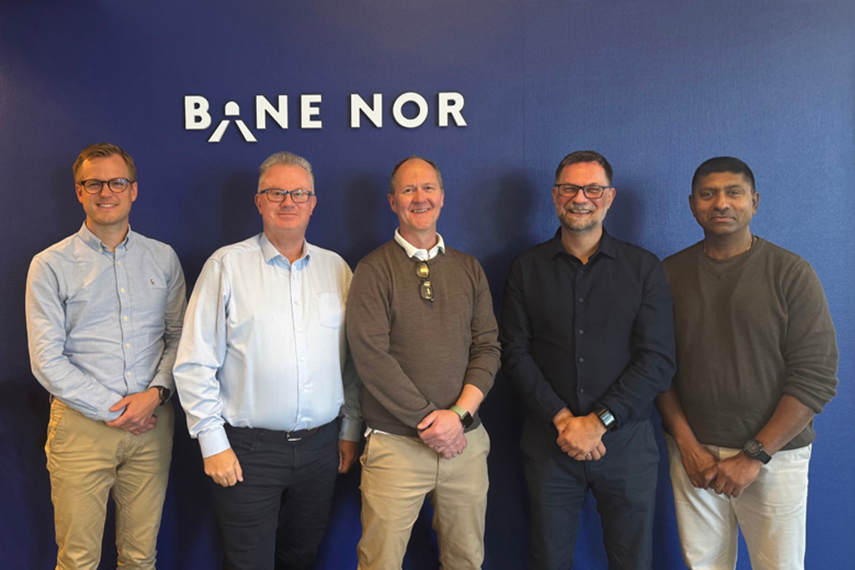 Gruppebilde av representanter fra ledelsen i Bane NOR og COWI