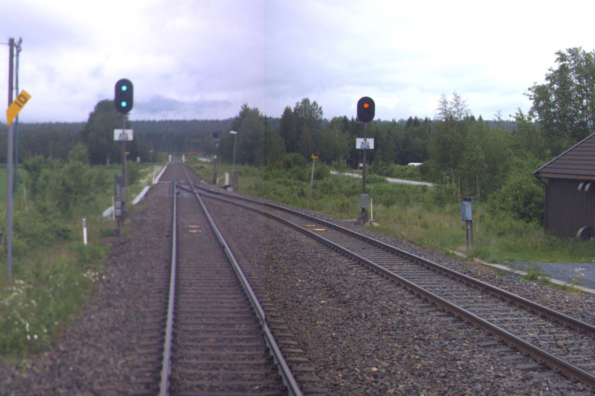 Spor og bygning på Starrgrasmyra stasjon